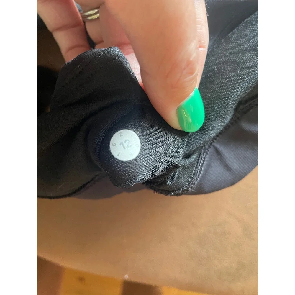 Lululemon SoulCycle Energy Bra Black Camo Skull Crossbones Logo Size 12